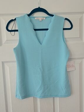 NWT Stella + Ginger Sleeveless Scallop V-Neck Top in Light Blue